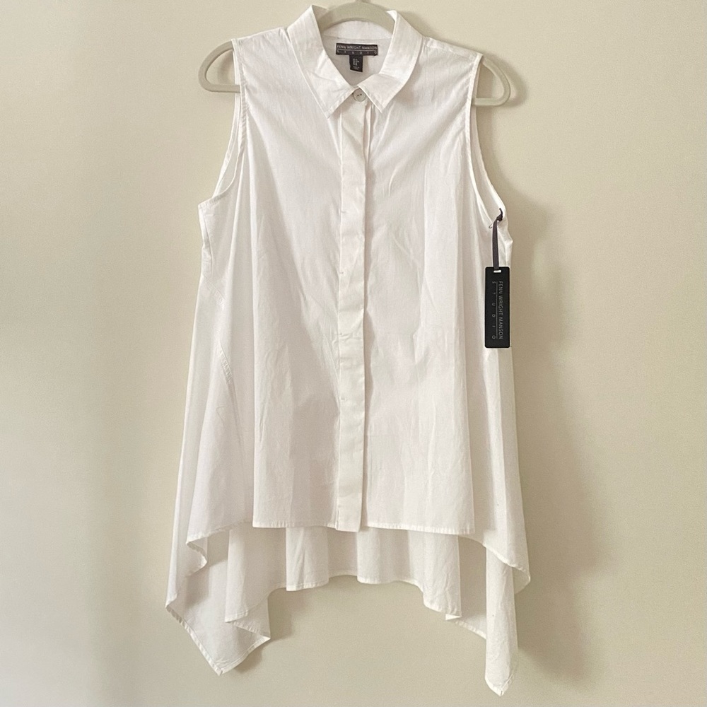 Sleeveless white blouse or tunic hem is longer in back & wider at hip Size M